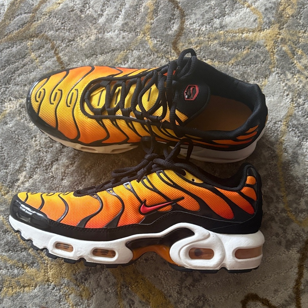 Nike Big Kids TN Sneakers - Black and Orange

size 7Y

equivalent to womens 9